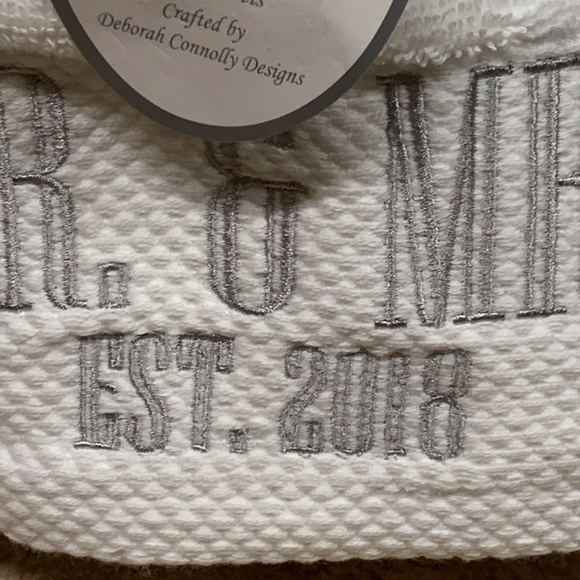 SOPHIA - THE COMFORT OF COTTON- Hand Towel Set - 2- MR. & MRS. EST 2018 🆕 - Picture 2 of 9